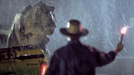 There are many similarities and tributes to the original film